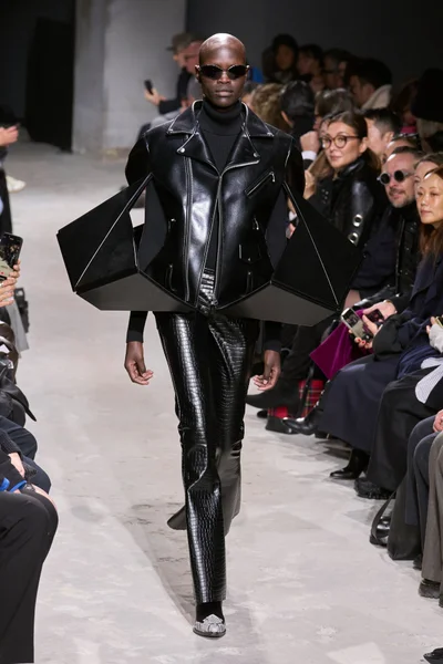 Look 3